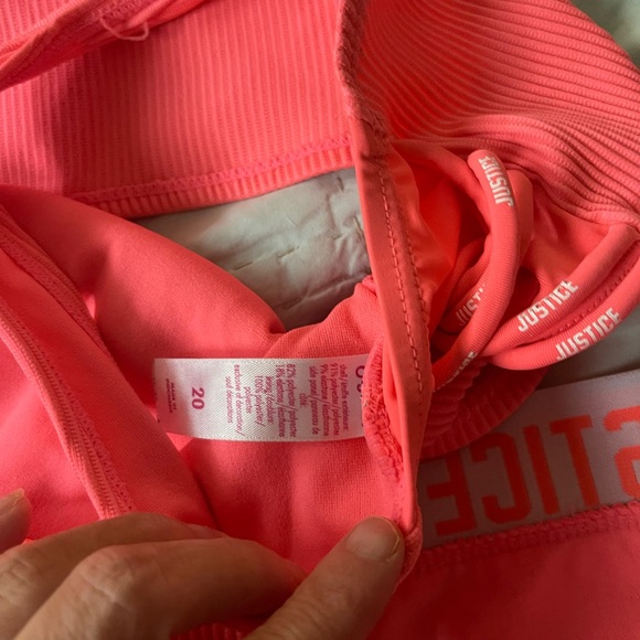 Adorable two piece swimsuit - Picture 4 of 4